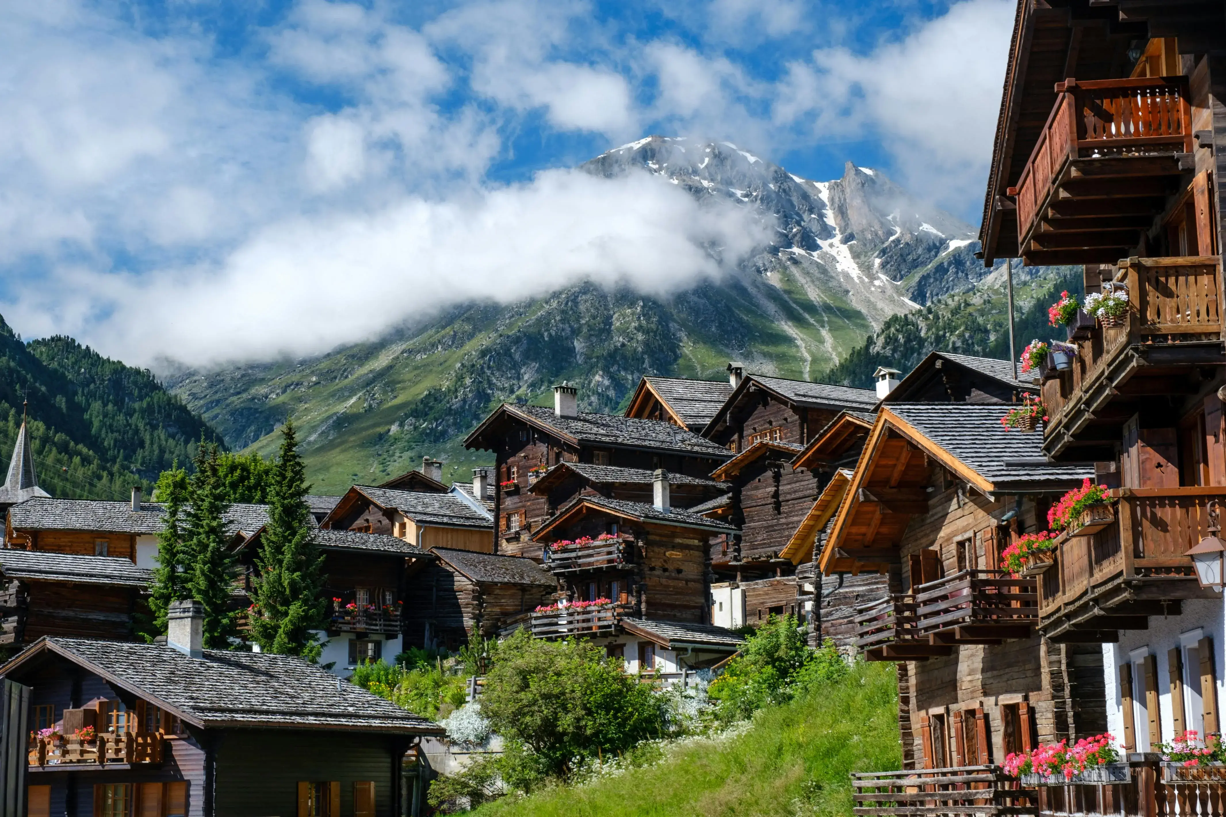 Can a Chauffeur Service Help Plan a Swiss Summer Itinerary?
