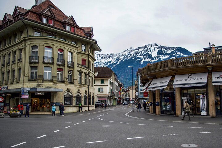 A Tour from Zurich to Interlaken