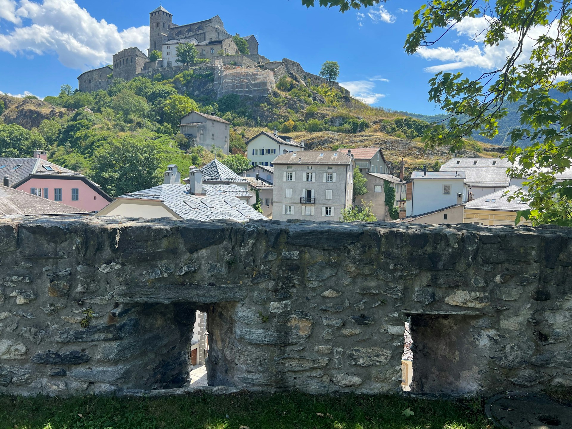 Reiseführer vom Flughafen Sion Transfer zum Hôtel des Vignes und anderen Luxushotels in Sion