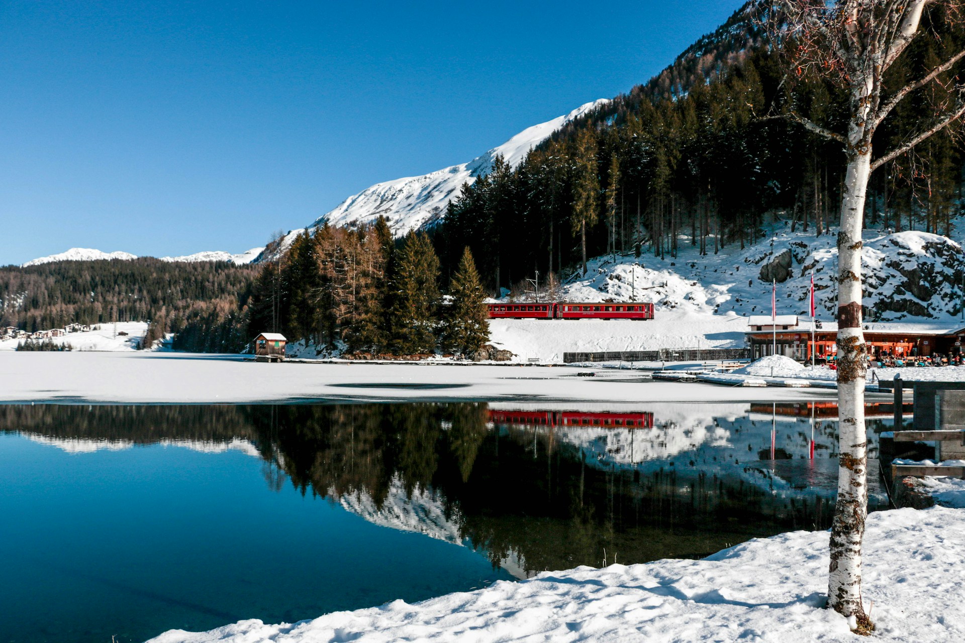 Plan Your WEF Davos Transfer: Best Routes, Travel Times & Luxury Car Options