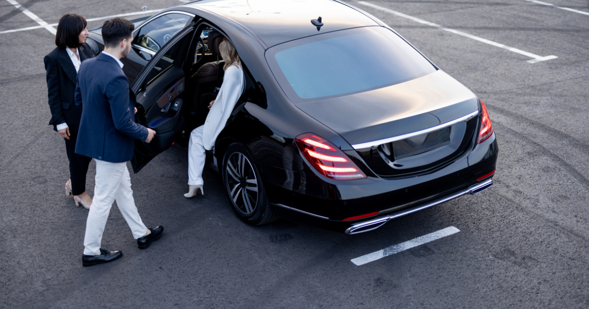 How to Quickly and Easily Book an Airport Transfer Service for a Group